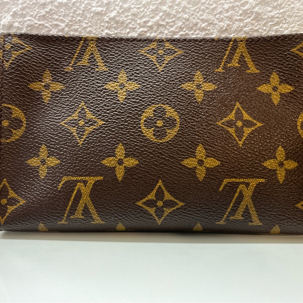 Authentic Louis Vuitton Monogram Clutch